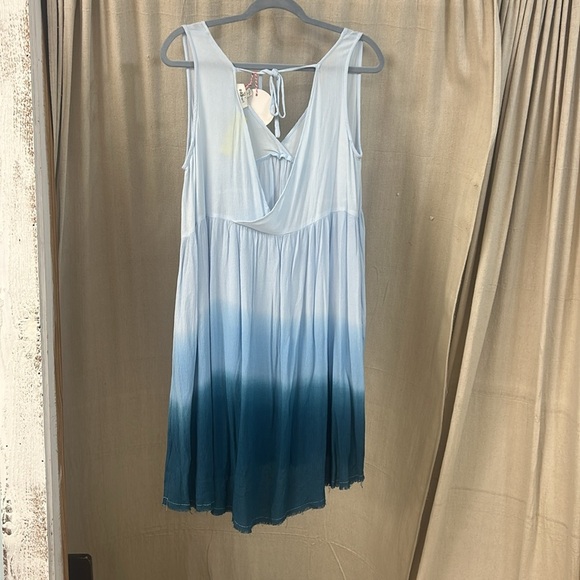 NWT Blue Dip Dye V Neck Dress - Umgee - Picture 2 of 4